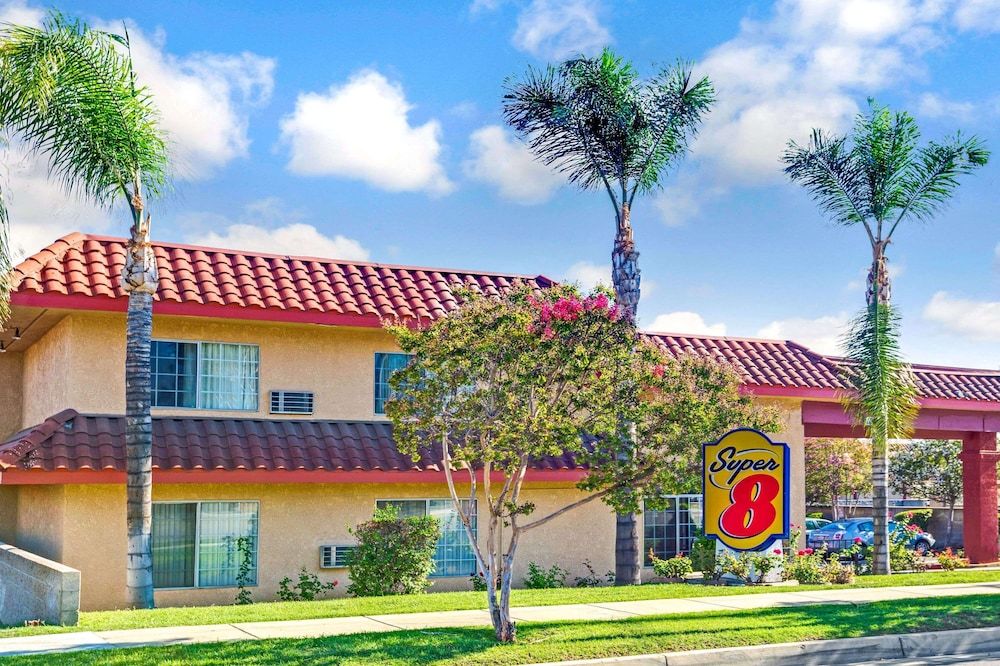 Super 8 by Wyndham Upland Ontario CA 2 estrellas en Upland