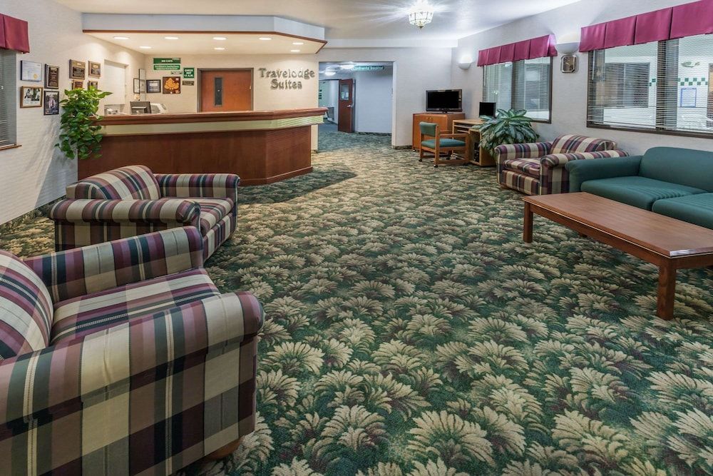 Travelodge Suites by Wyndham Newberg 3