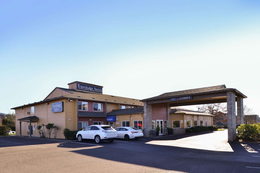 Travelodge Suites by Wyndham Newberg 2 estrellas en Newberg