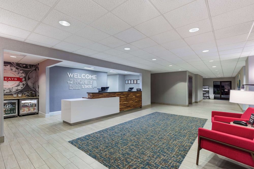 Hampton Inn & Suites Dothan 3