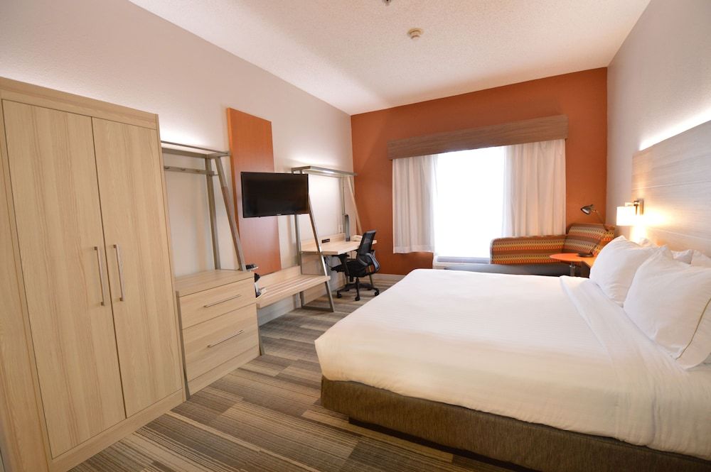 Holiday Inn Express Toledo-Oregon by IHG 3