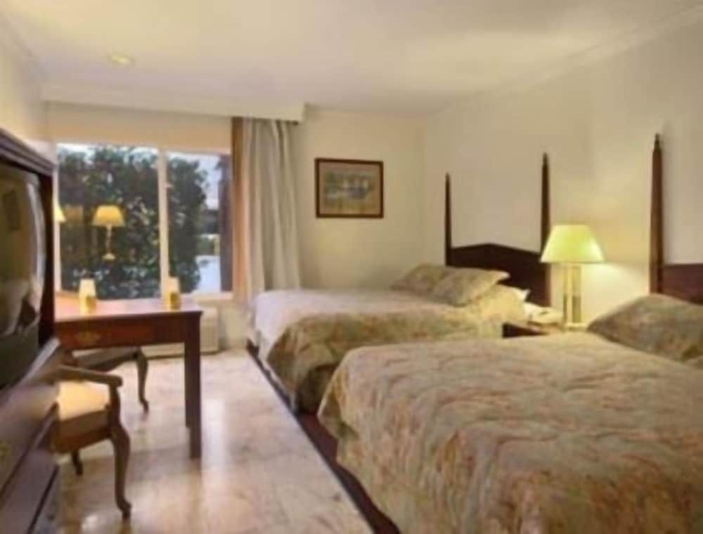 Merced Inn and Suites 3