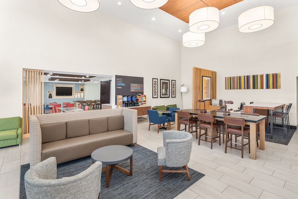 Holiday Inn Express & Suites Greenville-Spartanburg (Duncan) by IHG 2