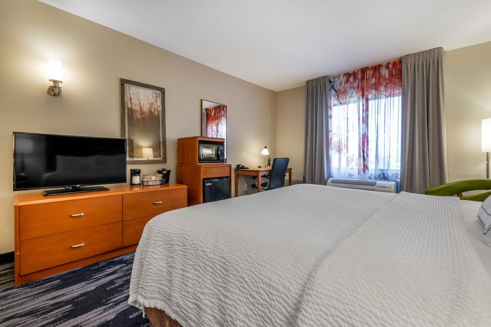 Fairfield Inn & Suites Holiday Tarpon Springs 2