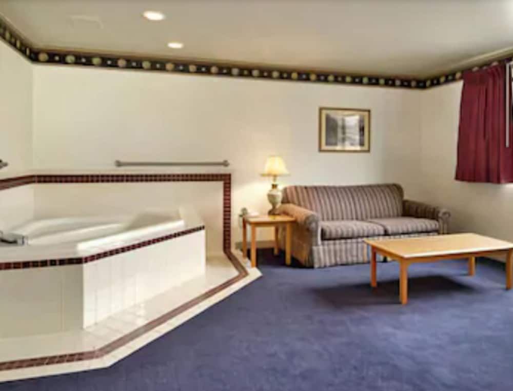 Super 8 by Wyndham Morgantown 3