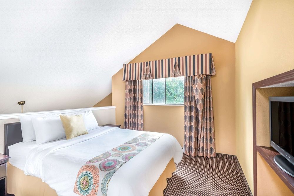 Hawthorn Extended Stay by Wyndham Dayton 3