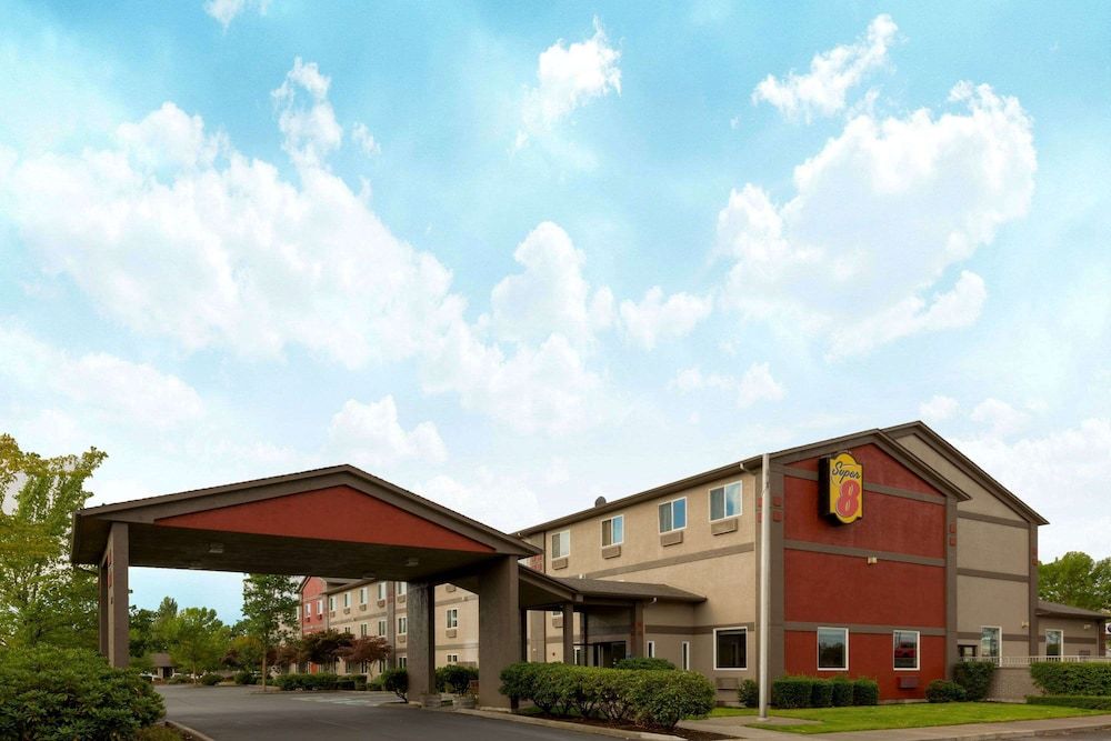 Super 8 by Wyndham Woodburn 2 estrellas en Woodburn