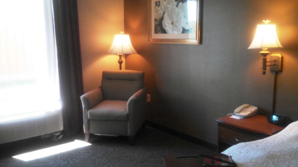 Hampton Inn Greenwood 3