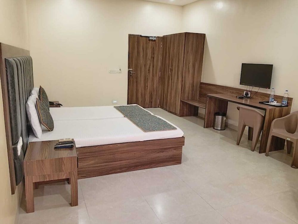 Hotel Sannidhi Emerald 2