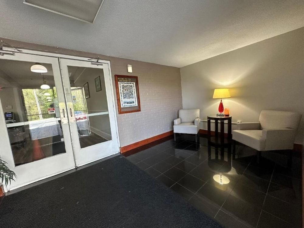 Whaler Inn and Suites 2