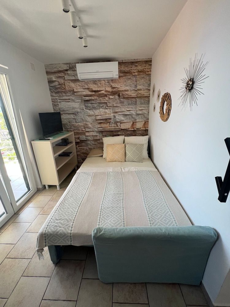 Eco Apartments Sunshine with heated pool 2
