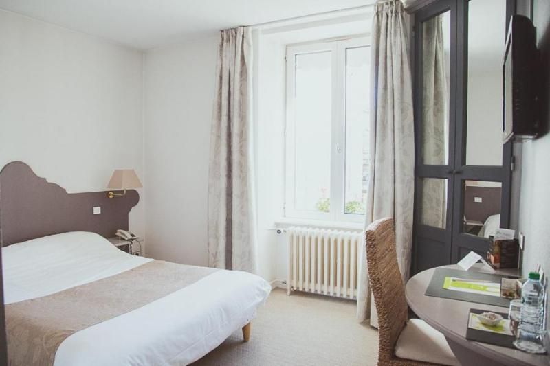 Logis Hotel Le Bourbon 2