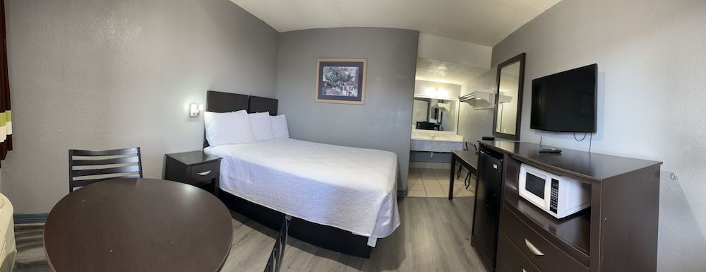 Americas Best Value Inn & Suites Groves Port Arthur 3
