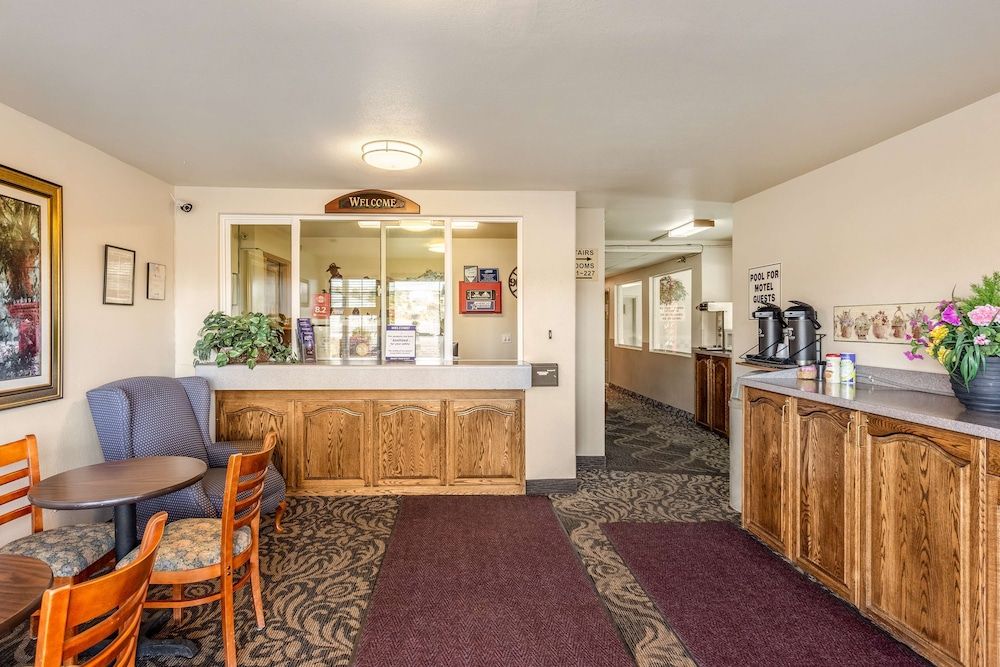 Americas Best Value Inn Burns 3