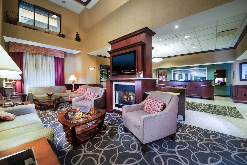 Hampton Inn & Suites Greensburg 3