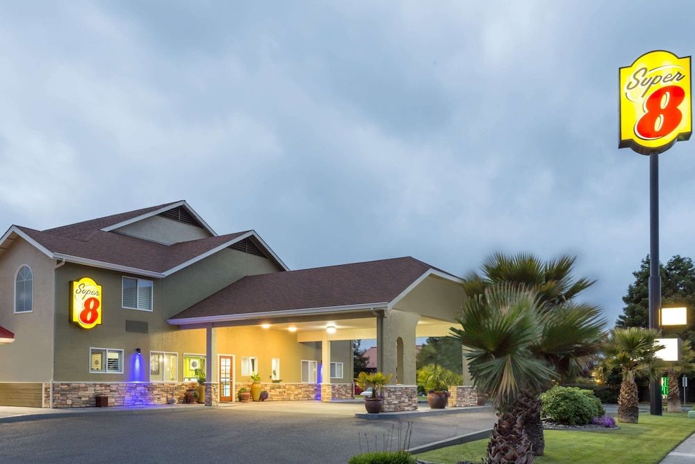 Super 8 by Wyndham Fortuna 2 estrellas en Fortuna