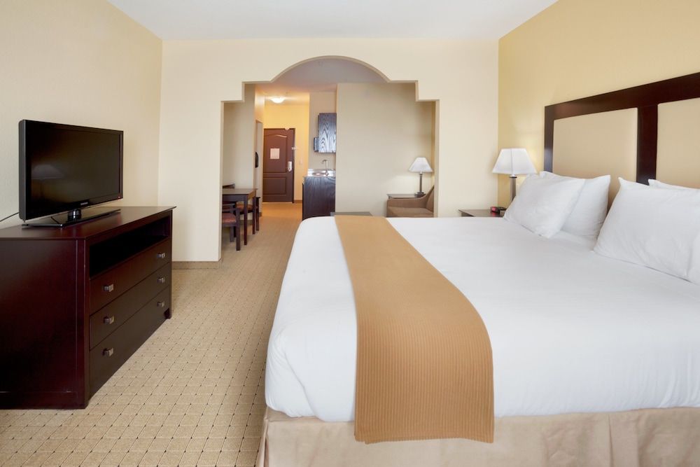 Holiday Inn Express & Suites Georgetown by IHG 2