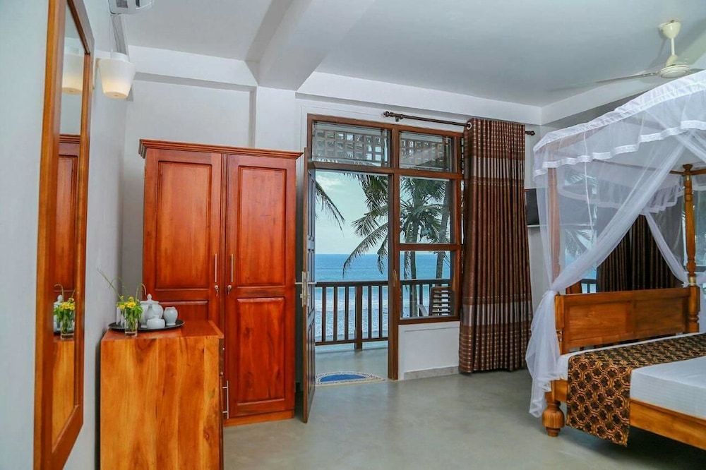 Top Secret Beach hotel 2