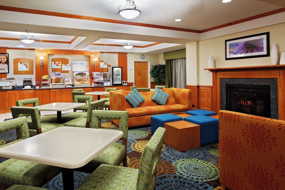 Holiday Inn Express Hotel & Suites Richmond-Brandermill by IHG 2 estrellas en Brandermill