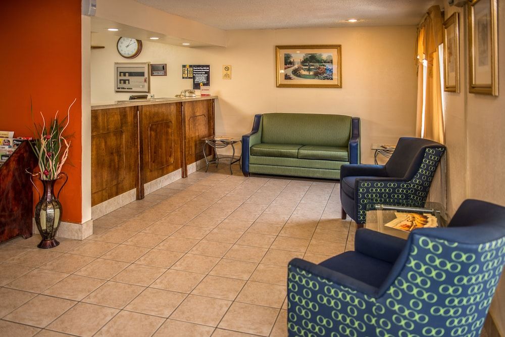 Super 8 by Wyndham Prestonsburg 2
