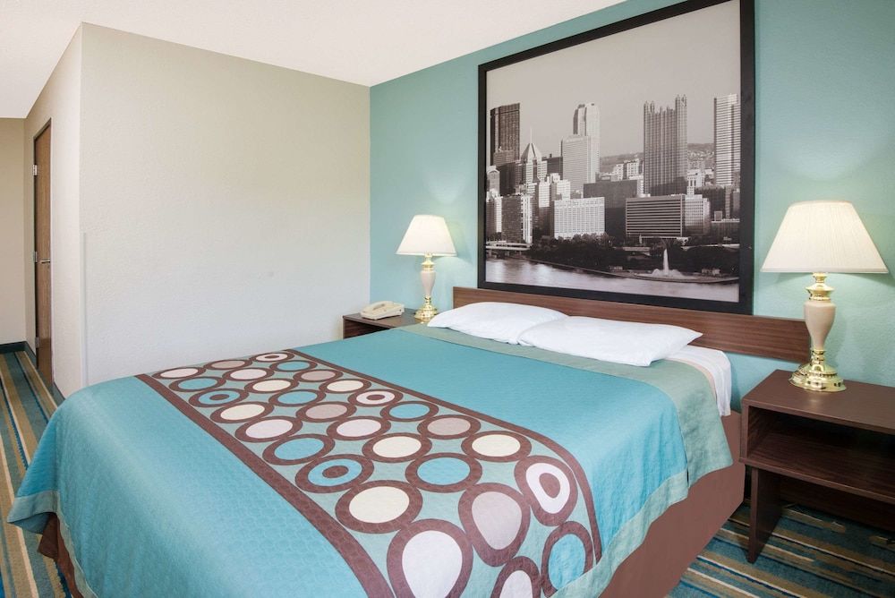 Super 8 by Wyndham Pittsburgh PA Airport/University Area 3