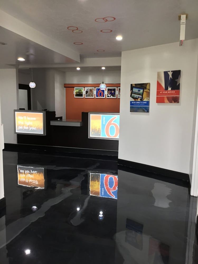Motel 6 Augusta, KS 3