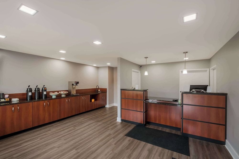 Americas Best Value Inn Farmington 3