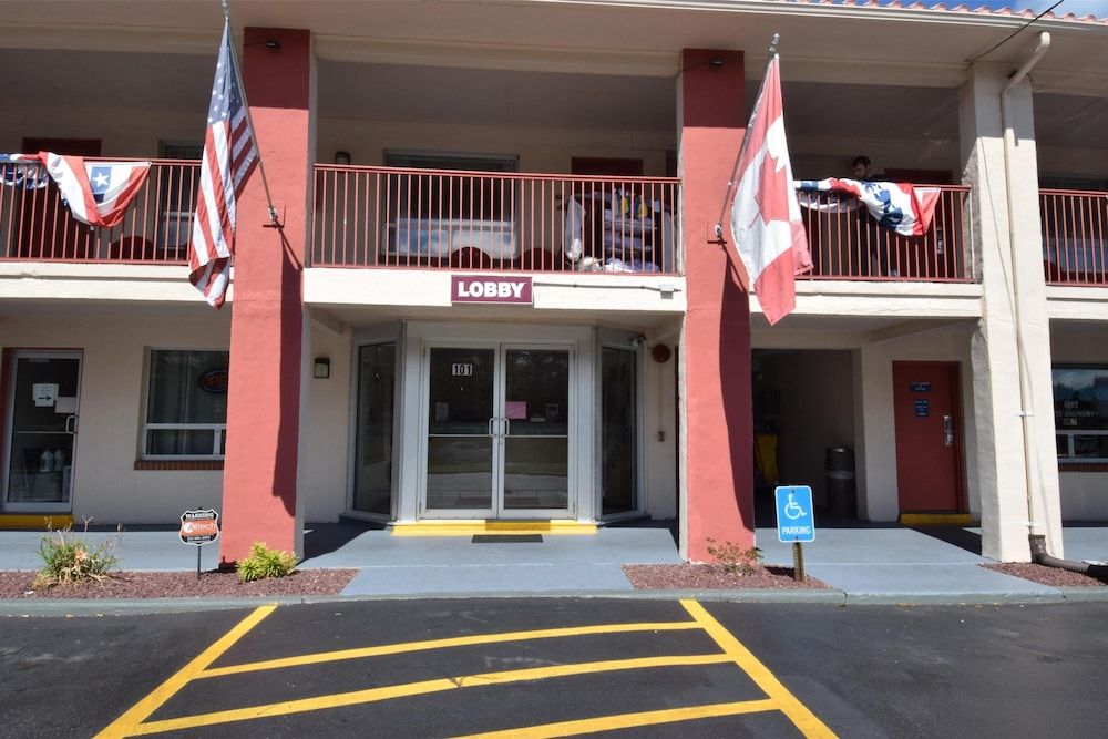 Knights Inn Oswego 3