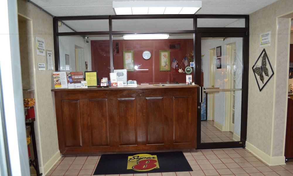Super 8 by Wyndham Tifton 3
