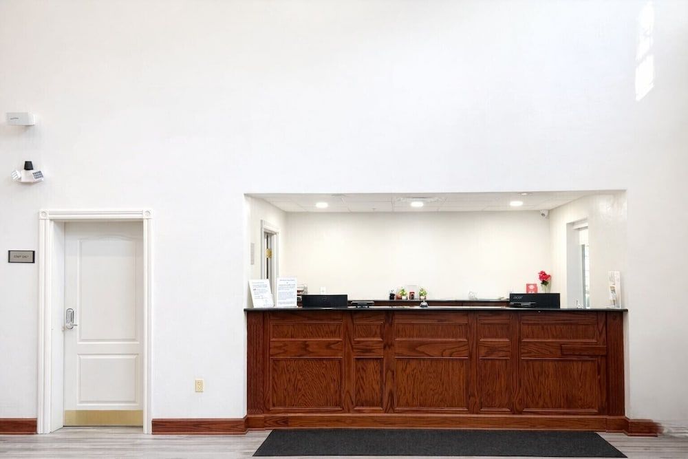 Seffner Inn and Suites 2