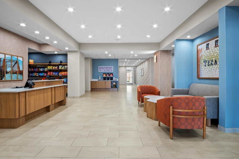 Hampton Inn & Suites Waxahachie 2