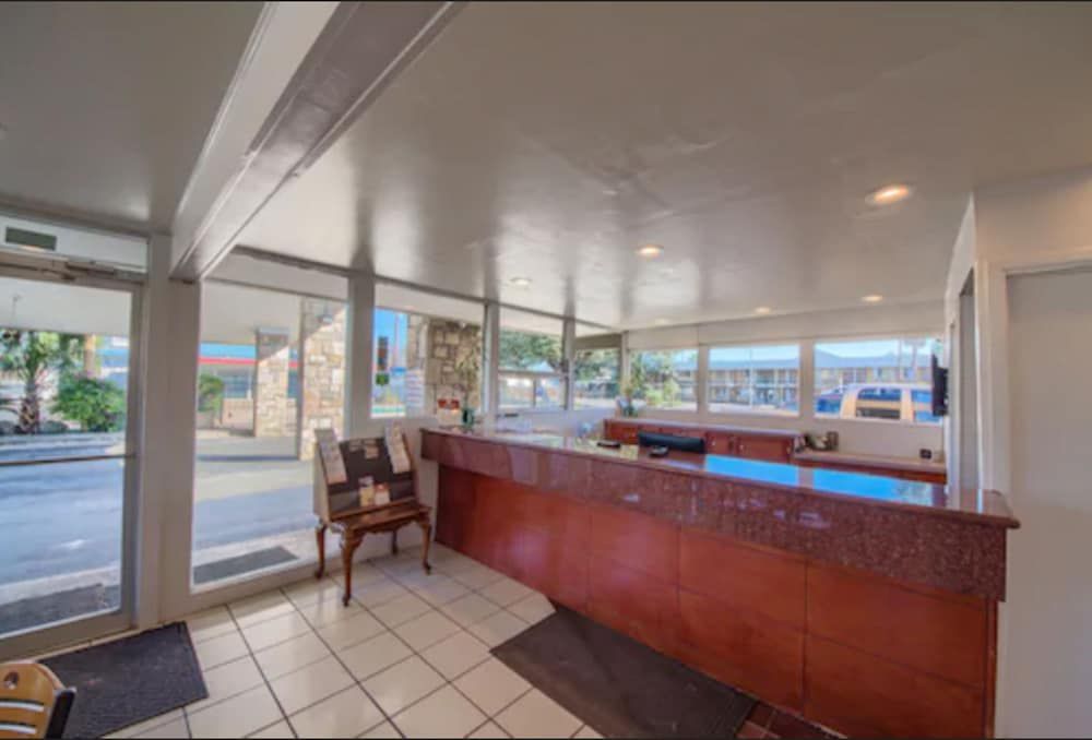 Americas Best Value Inn Uvalde 3