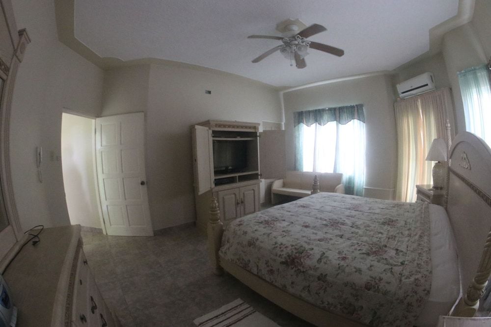 Royal Tower Suites 3