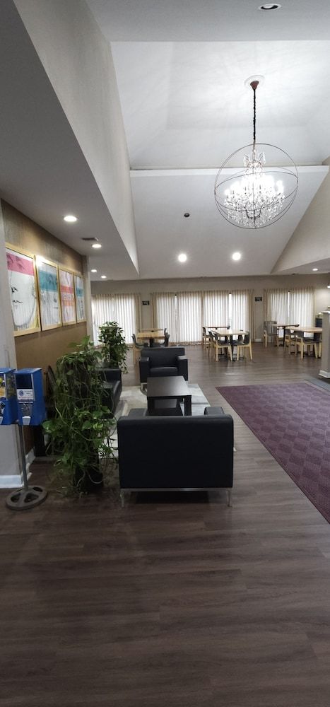 AmericInn by Wyndham Fort Atkinson 3