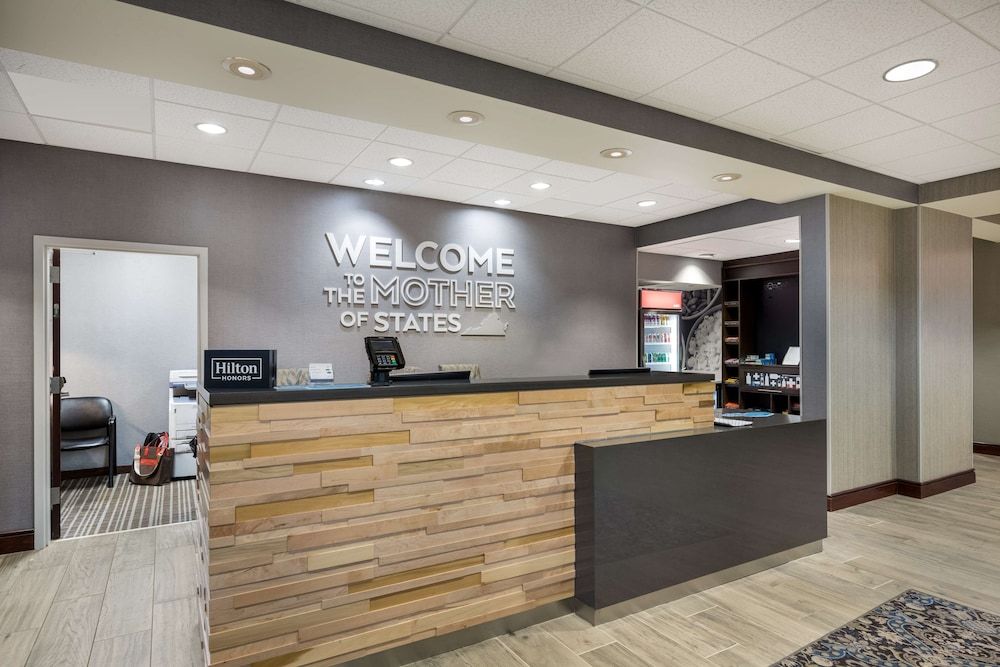 Hampton Inn & Suites Fredericksburg-at Celebrate Virginia 3