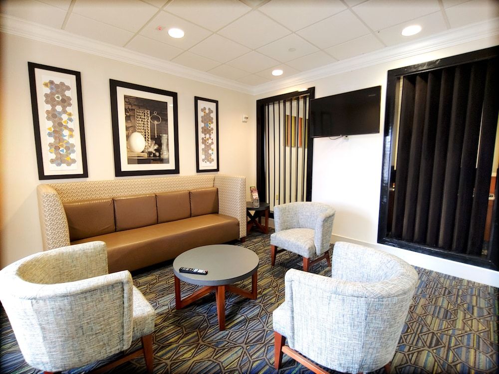 Holiday Inn Express & Suites Clear Spring  by IHG 3