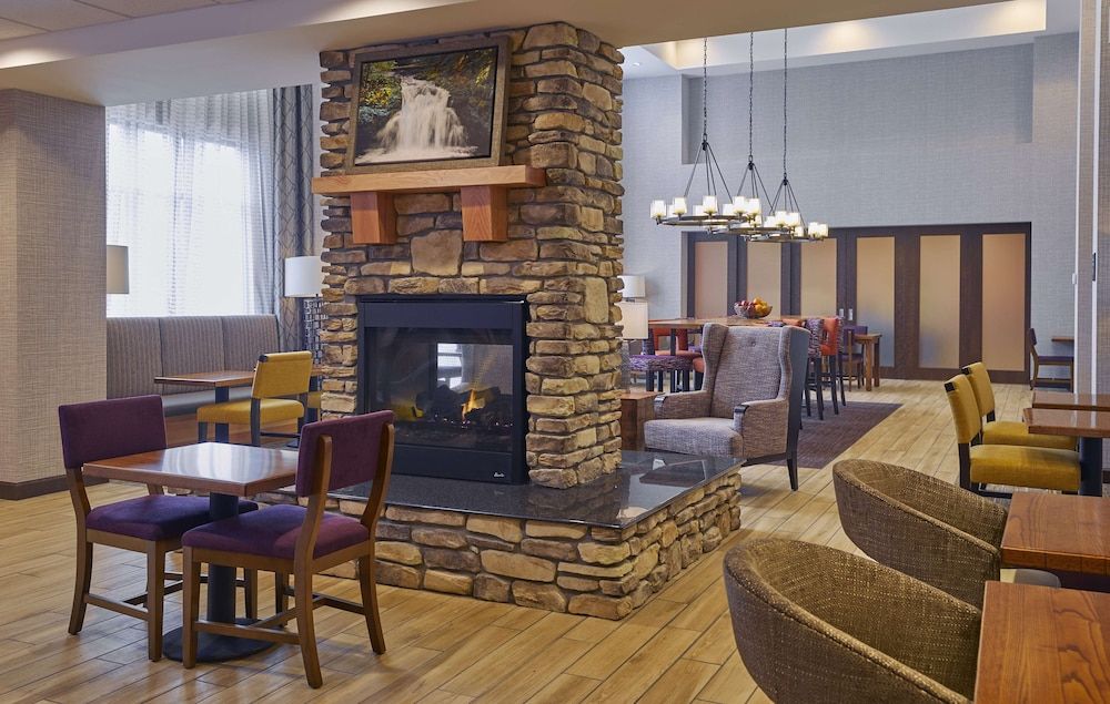 Hampton Inn & Suites Roseburg 3