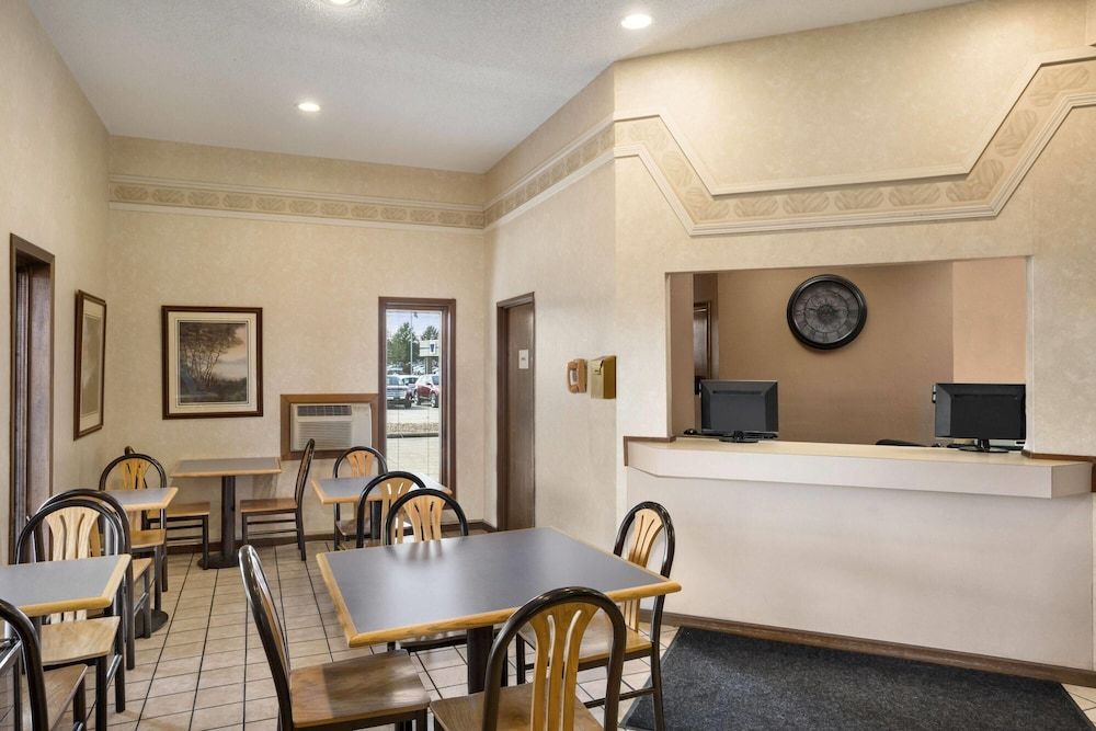 Super 8 by Wyndham Carbondale 2