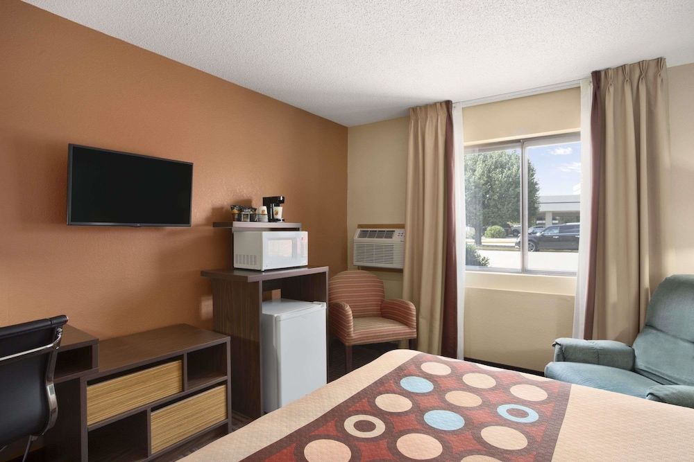 Super 8 by Wyndham Carbondale 3