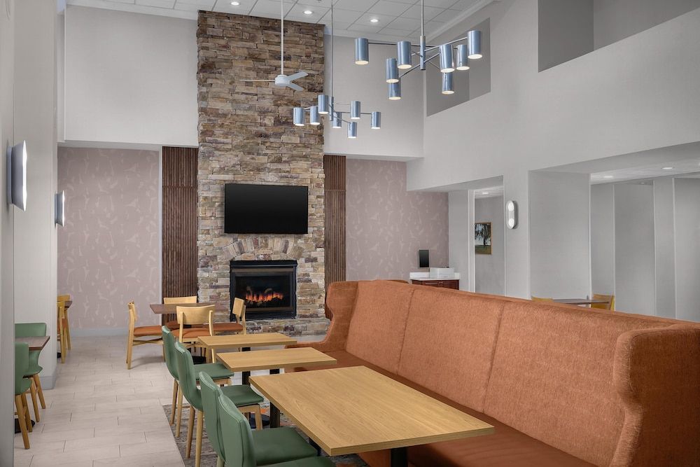 Hampton Inn & Suites Clinton - I-26 3