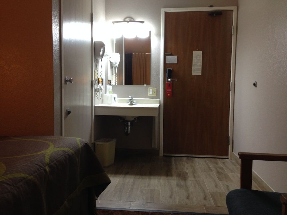 Super 8 by Wyndham Vacaville 3