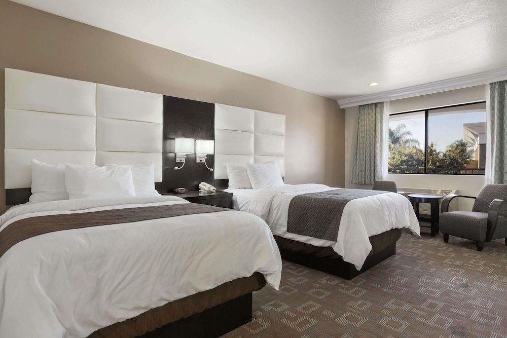 Days Inn by Wyndham Downey 3