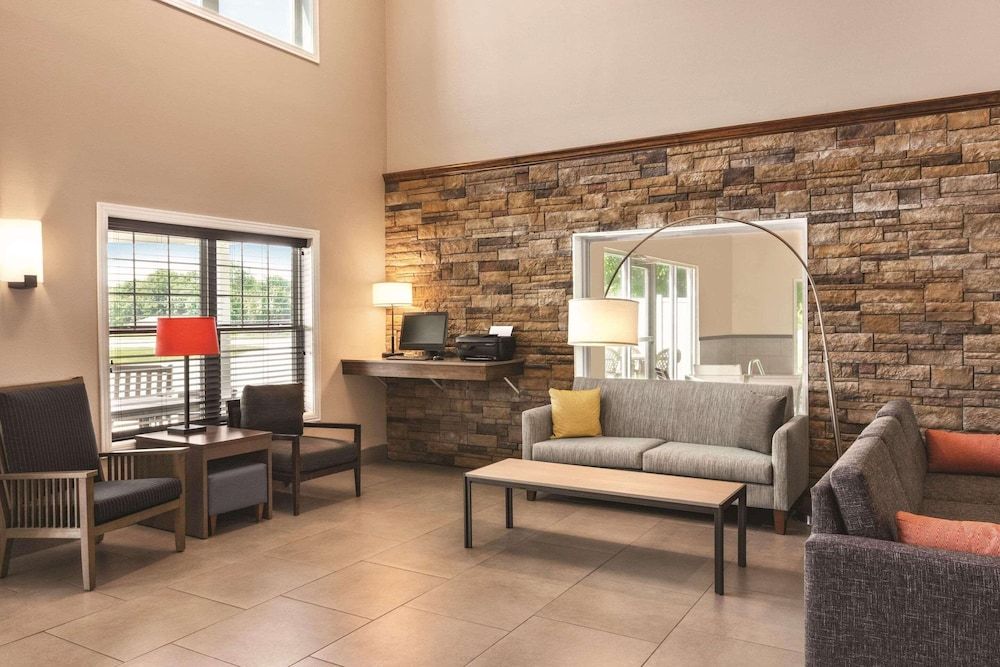 Country Inn & Suites by Radisson, Buffalo, MN 3