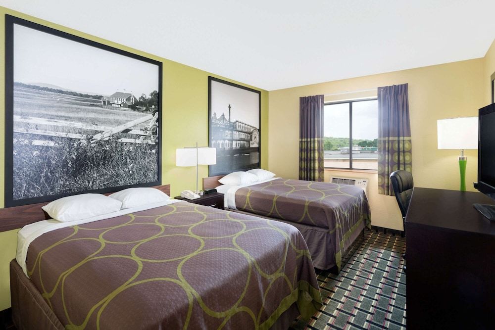 Super 8 by Wyndham Marietta 3