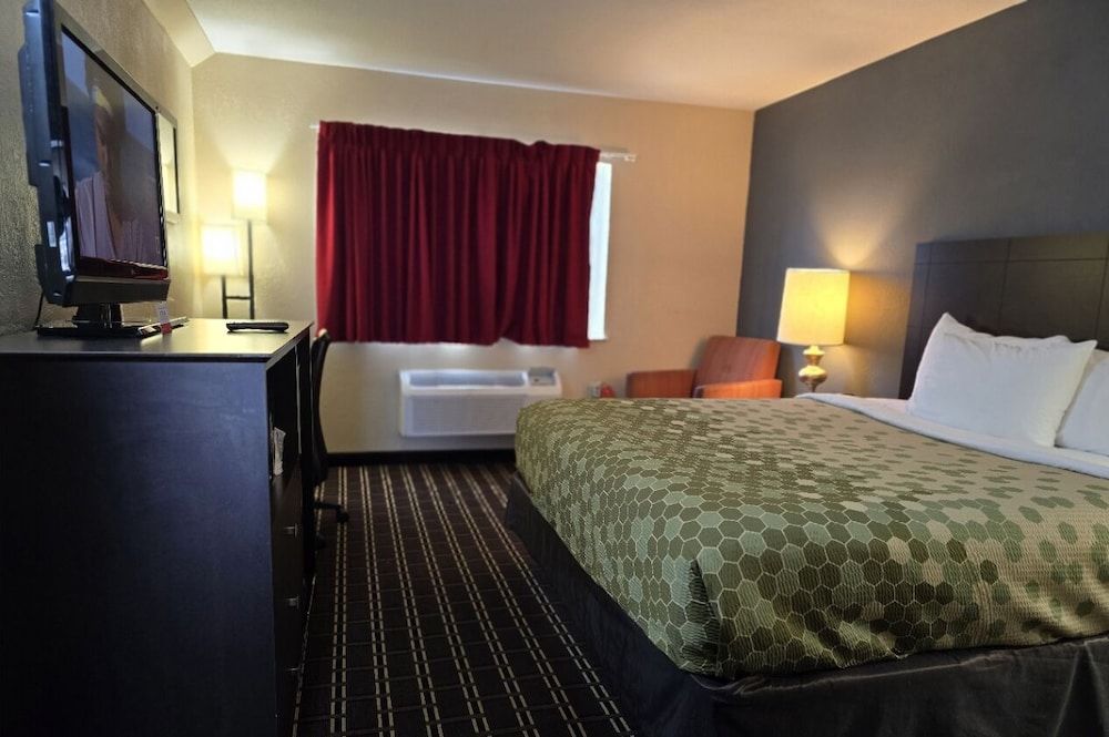 Econo Lodge Inn & Suites Mason City - Clear Lake 2