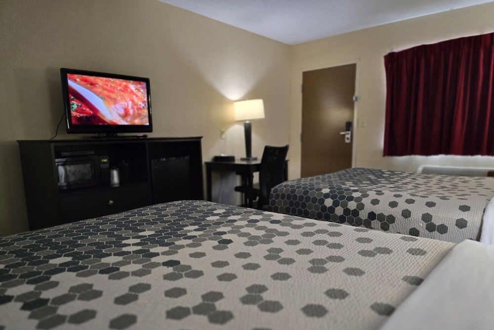 Econo Lodge Inn & Suites Mason City - Clear Lake 3