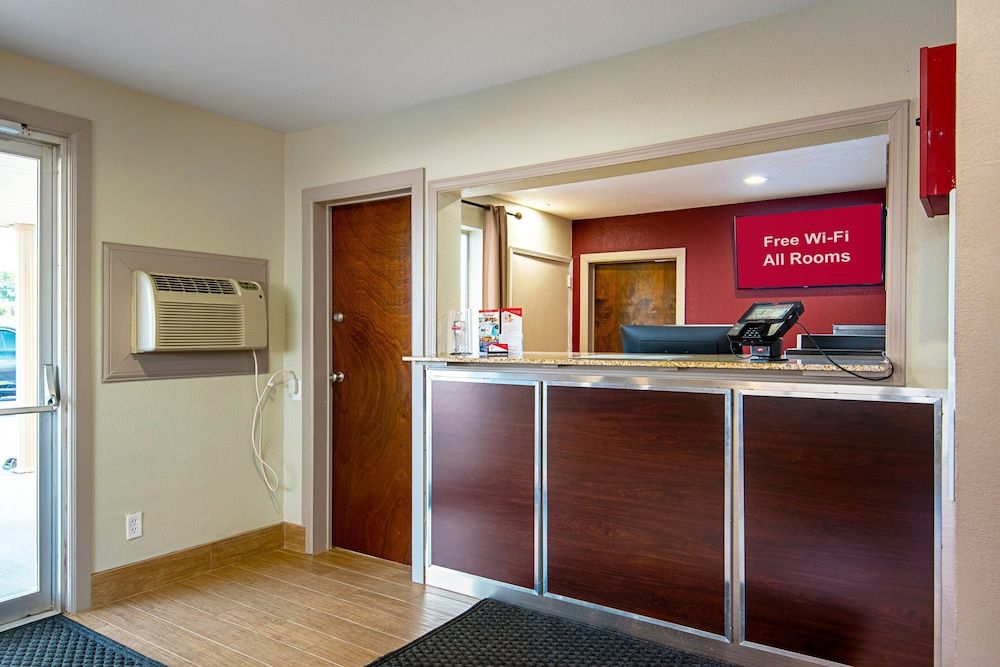 Red Roof Inn Cameron 3