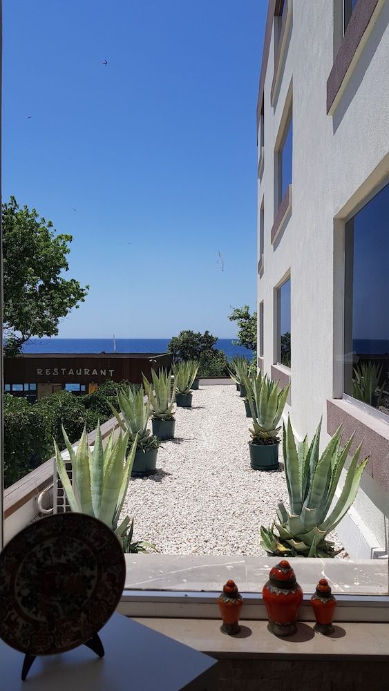 Troas Beach Hotel 2