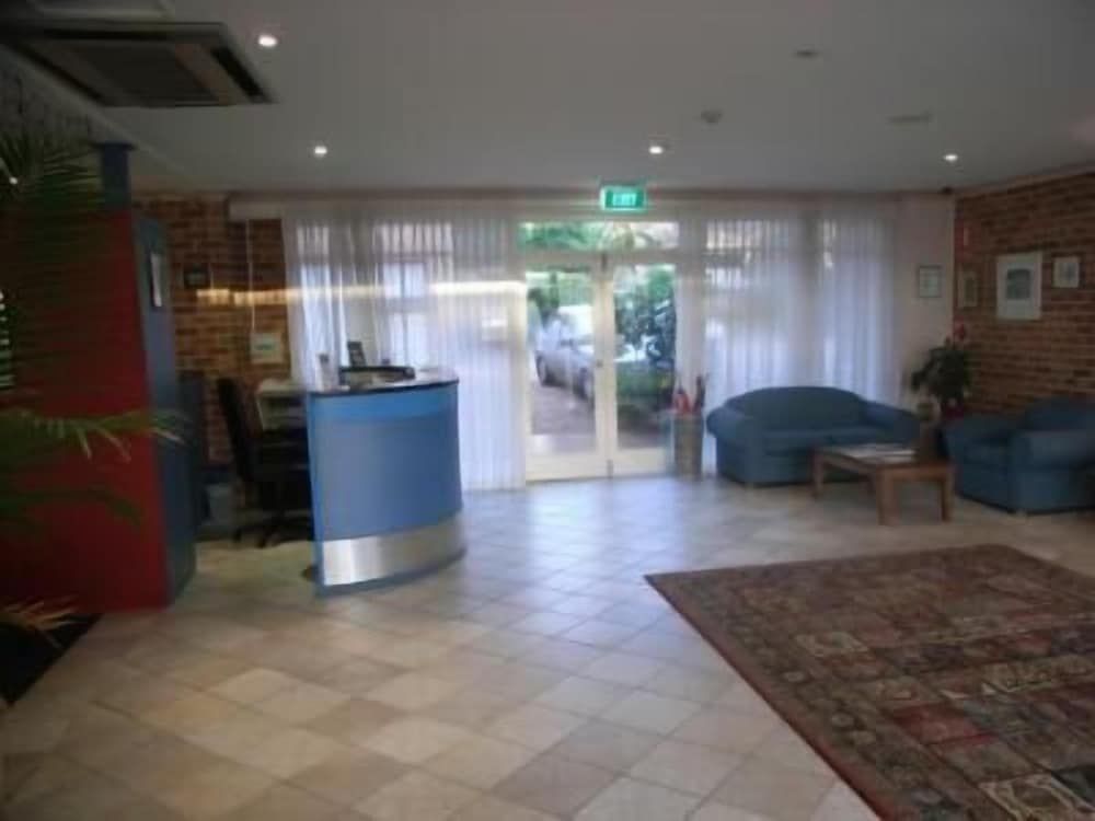 Lake Haven Motor Inn & Palms Restaurant 2