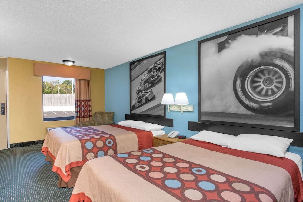 Super 8 by Wyndham Dunn 3